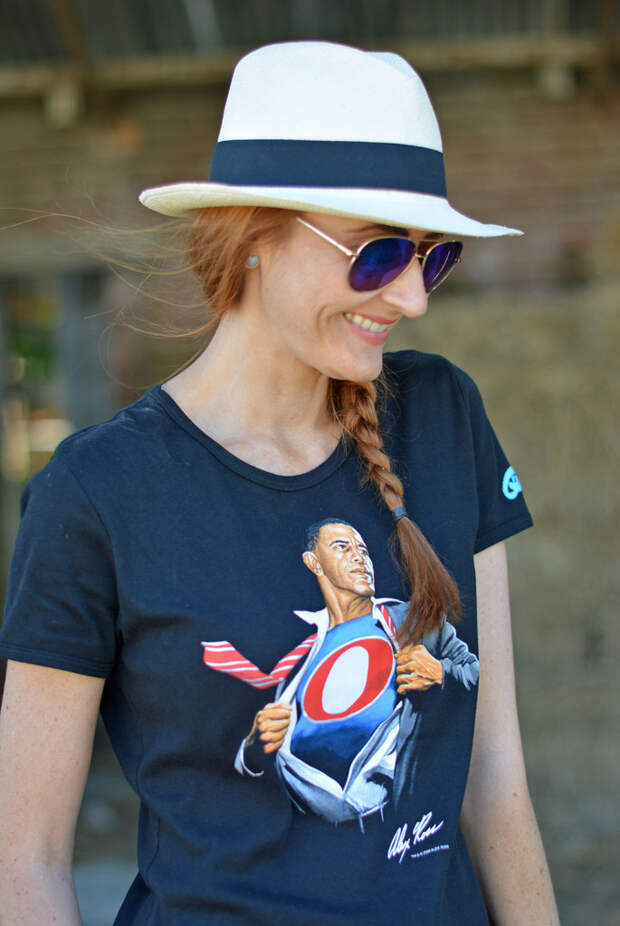 Black graphic tee with Panama hat