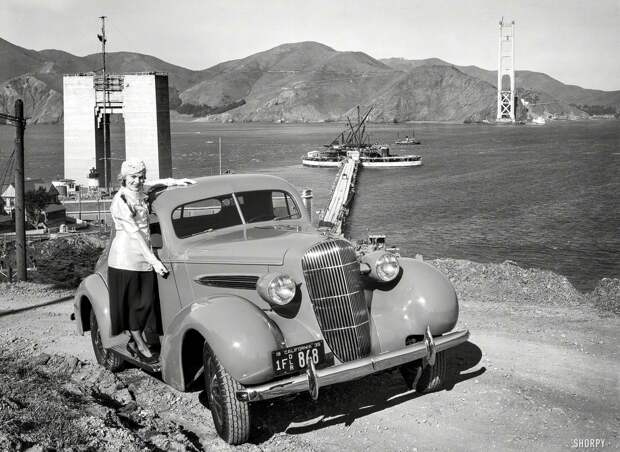 Олдсмобиль у места строительства моста Золотые Ворота (1935 год) авто, олдтаймер, ретро фотографии, старинные автомобили