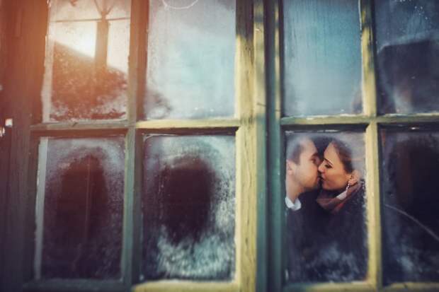 Трогательные, нежные и страстные поцелуи из обычной жизни (17 фото)