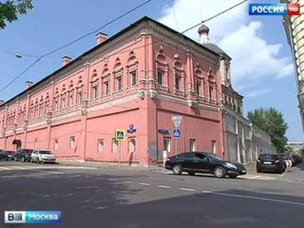 Включи программу улица. Улица Петровка после реконструкции. Улица Петровка после реставрации. Угол Петровки и Рахмановского переулка фото. Театрального проезда до Рахмановского переулка