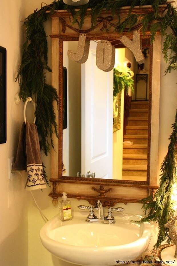 Tropical-Christmas-Bathroom-Accessories-with-Pine-Leaves-Mirror-Decor-and-Gold-JOY-Words-for-Half-Batroom-Decor (466x700, 256Kb)