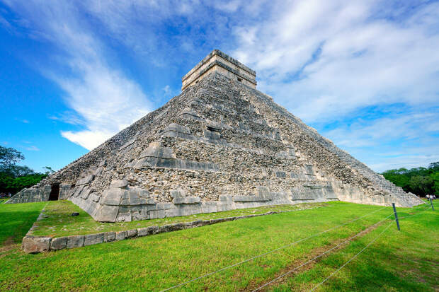 Temple of Kukulkan Chichen Itza