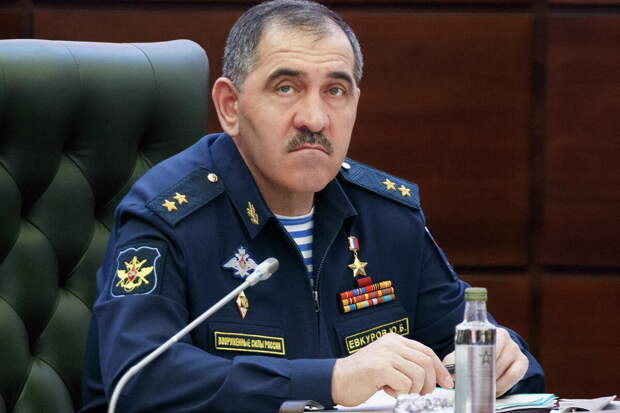 Одно из самых обсуждаемых событий последних дней: отставка Сергея Шойгу и назначение на должность министра обороны РФ Андрея Белоусова.-5
