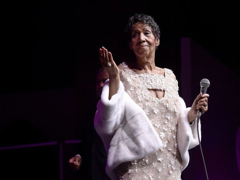 Сотни розовых Кадиллаков проводили в последний путь певицу Арету Франклин Aretha Franklin, cadillac, авто, автомобили, звезды, знаменитость, певица, похороны