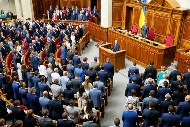 Депутаты Рады решили помочь с составлением списков "иностранных агентов". Они предложили выдавать им украинские паспорта