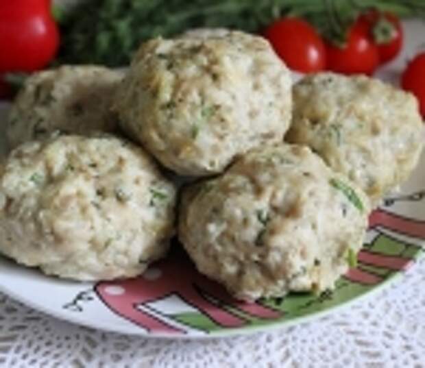Паровые куриные тефтели с овощами и овсяными хлопьями