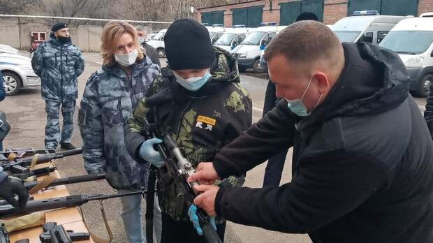 Сенатор Инна Святенко исполнила мечту воспитанника Центра содействия семейному воспитанию. Фото из личного архива