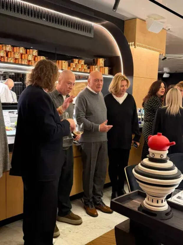 Аркадий Новиков и Владимир Познер с женой