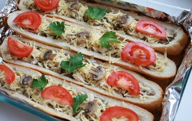 Багет, фаршированный курочкой и грибами