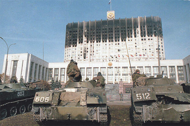 На краю пропасти. Михаил Веллер - об уроках октября 1993-го