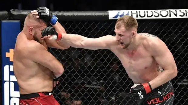 Победы Анкалаева и Волкова, возвращение Чимаева и триумф Тейшейры в 42 года: чем запомнился UFC 267