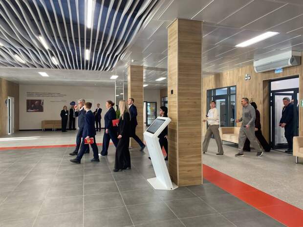 Дмитрий Миляев осмотрел школу в ЖК "Баташи парк – 2"