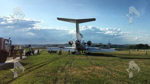 Аэропорт Саратова проводит проверку после ЧП с самолетом Як-42