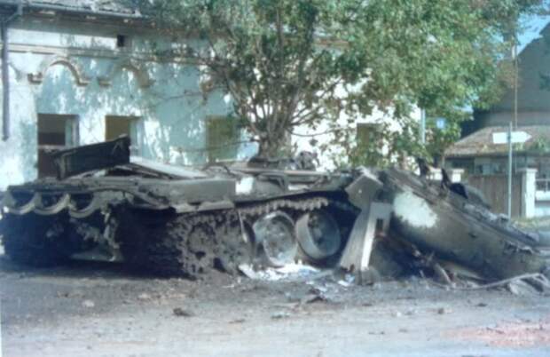 Vukovar_tank_turret_building.jpg Vukovar_tank_turret_building.jpg