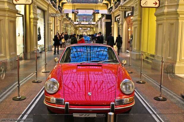 Выставка автомобилей Porsche в Московском ГУМе (15 фото)