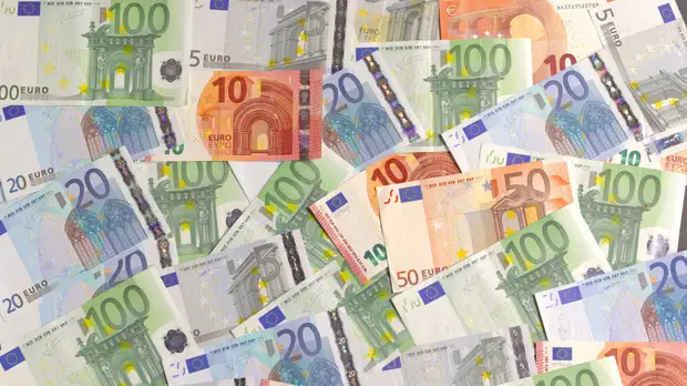 Годовая инфляция в еврозоне по итогам марта ускорилась до 7,4%