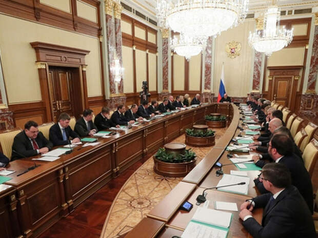 После слов Путина о зарплатах чиновникам осталось только молиться После слов Путина о зарплатах чиновникам осталось только молиться