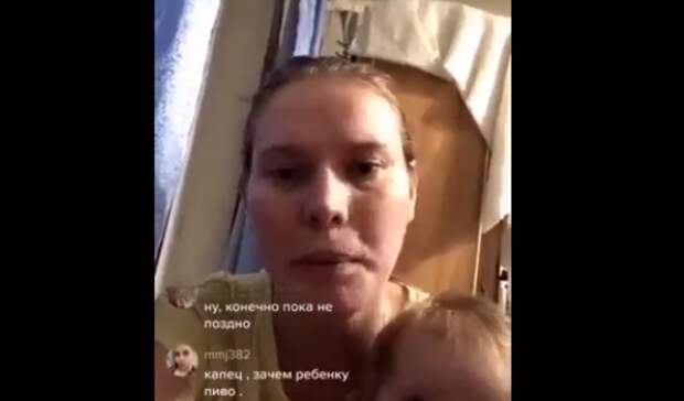 Омичка в прямом эфире в TikTok поила трехлетнюю дочь пивом