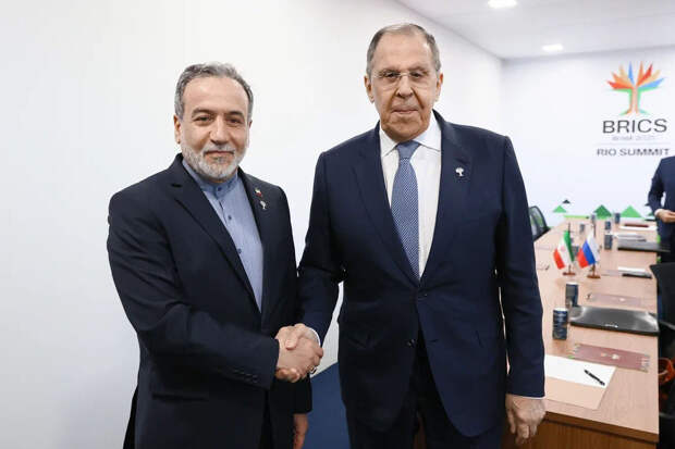 Арагчи проинформировал Лаврова о деталях ирано-американских переговоров