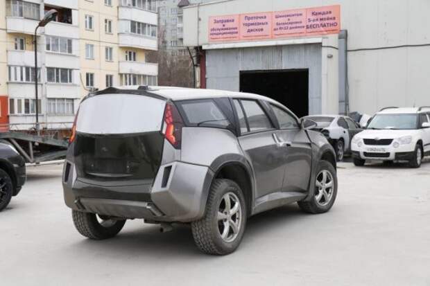 Спорткар и внедорожник Marussia в Новосибирске (16 фото)