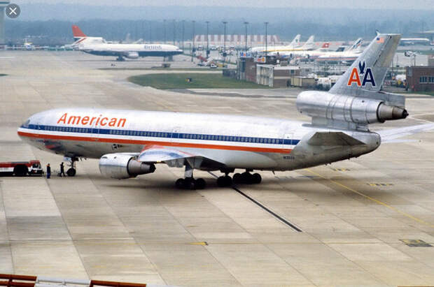 Самолёт компании ”American airlines”