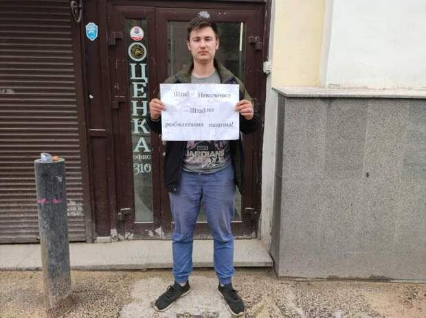 Оскорбление ветерана Навальным осуждает вся Россия – граждане выходят на одиночные пикеты