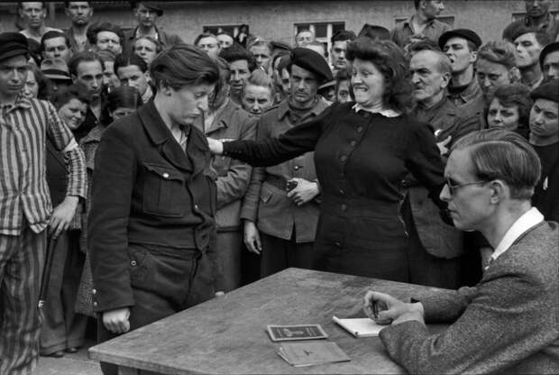 Behind-The-Historical-Photos7