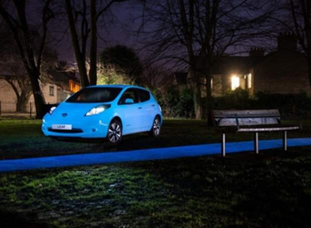 Nissan Leaf умеет светиться в темноте