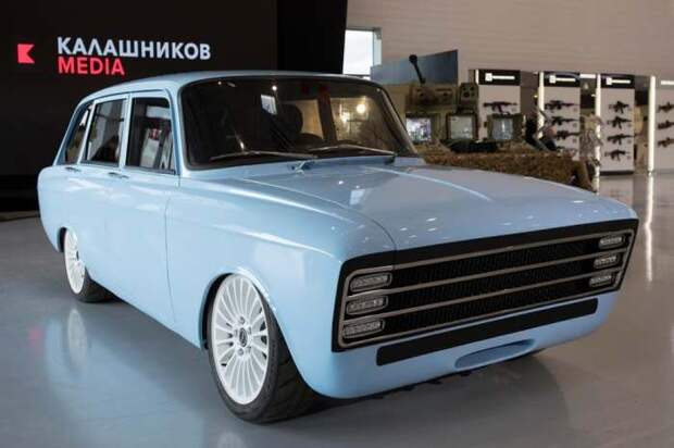 Выглядит автомобиль достаточно странно.