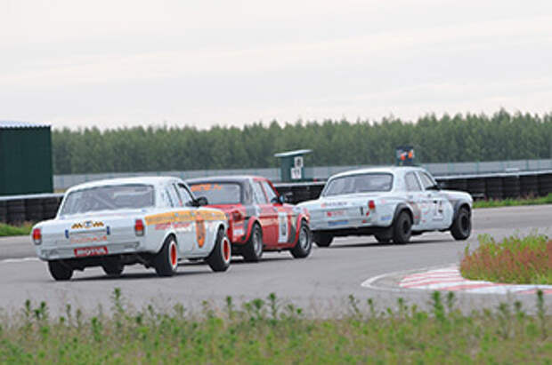 Заезд Gorkyclassic GP на автодроме «Нижегородское кольцо», участвуют «Волги» ГАЗ-24