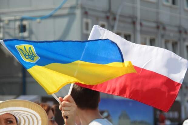 В Польше предложили отгородиться от Украины стеной В Польше предложили отгородиться от Украины стеной
