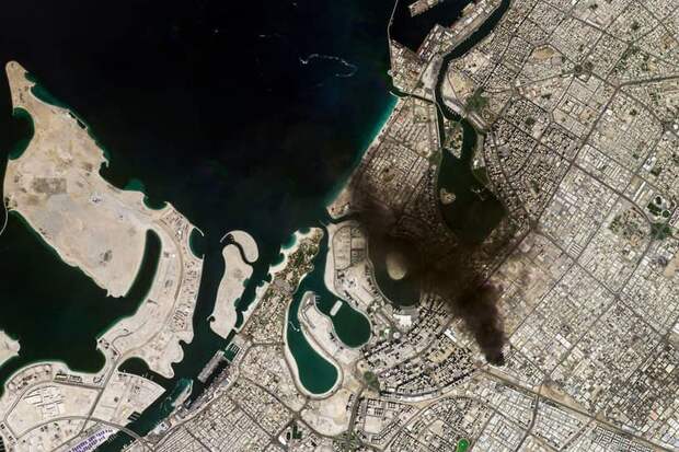 Иран сжег дата-центр Amazon в Бахрейне, километровую гарь сняли со спутника