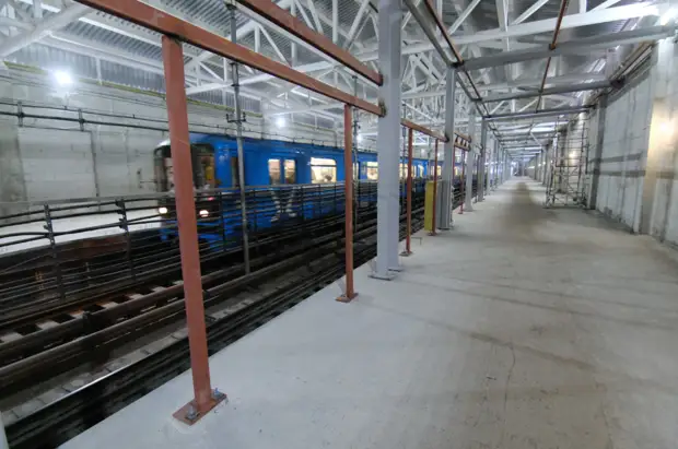 Вице-мэр Новосибирска Анна Терешкова показала подземный переход к метро "Спортивная"