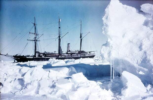 1915 Restored color photograph of members of the Antarctic Shackleton Expedition.jpg 1915 Restored color photograph of members of the Antarctic Shackleton Expedition.jpg