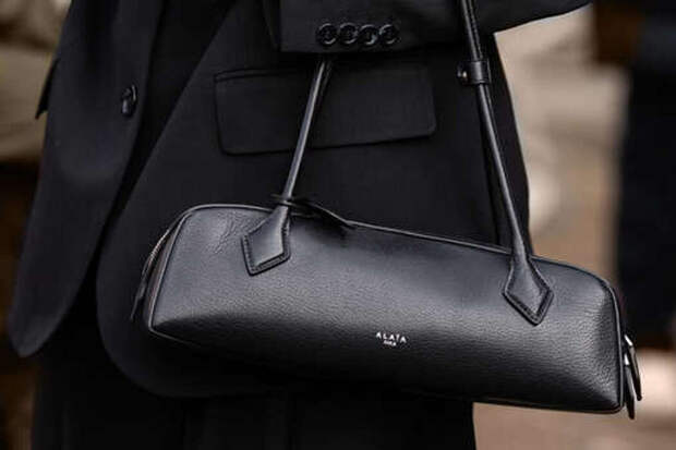 «Одна сумка хорошо, а две еще лучше»: Александр Рогов дал неожиданный модный совет