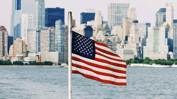 Очередной корабль снова врезался в мост в США