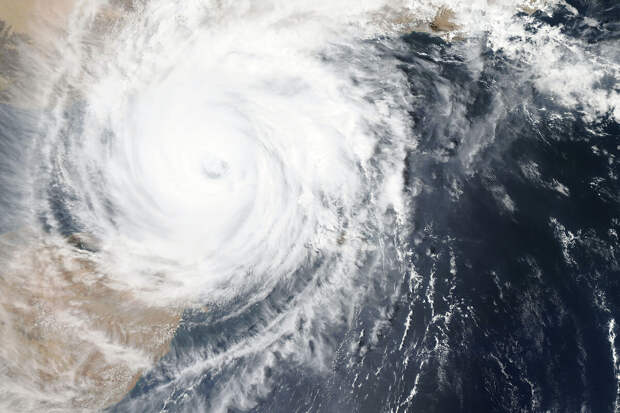 Тропический шторм "Берил" в Атлантике усилился до урагана