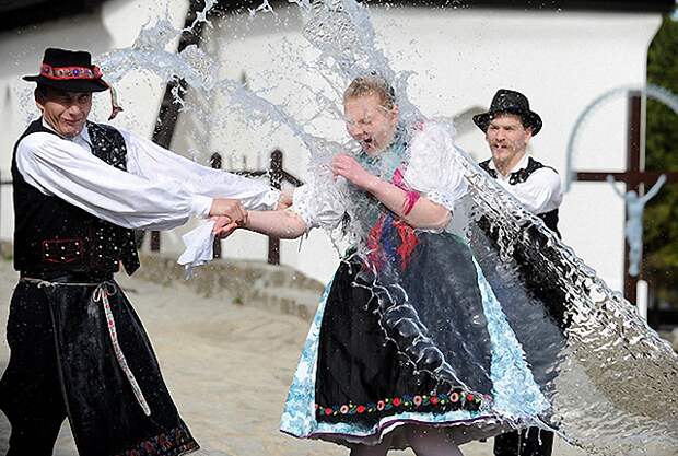 Интересные традиции празднования Пасхи в мире Интересные традиции празднования Пасхи в мире