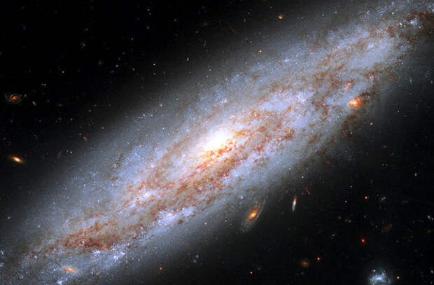Хаббл сделал ошеломительные фотографии галактики NGC 3972 Хаббл сделал ошеломительные фотографии галактики NGC 3972