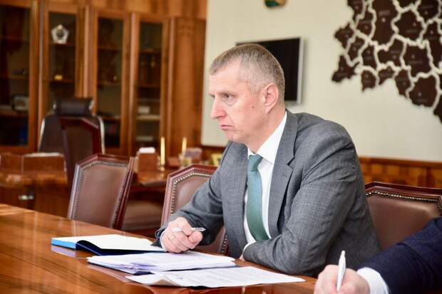 Посол Беларуси в России Дмитрий Крутой  призвал Пашиняна "разобраться" в ситуации в Армении