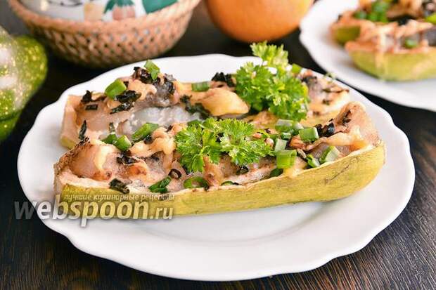 Фото Запечённые кабачки фаршированные мясом, кукурузой и сыром