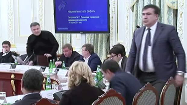 Арсен Аваков и Михаил Саакашвили во время заседания Нацсовета