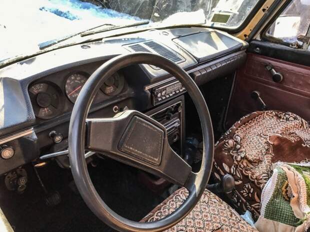 Салон малость заколхожен: например руль — от люксового 2140 SL авто, азлк, москвич, олдтаймер, ретро авто