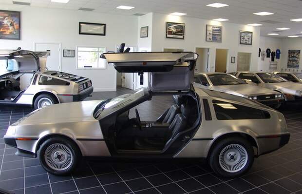 DeLorean DMC-12. DeLorean DMC-12.