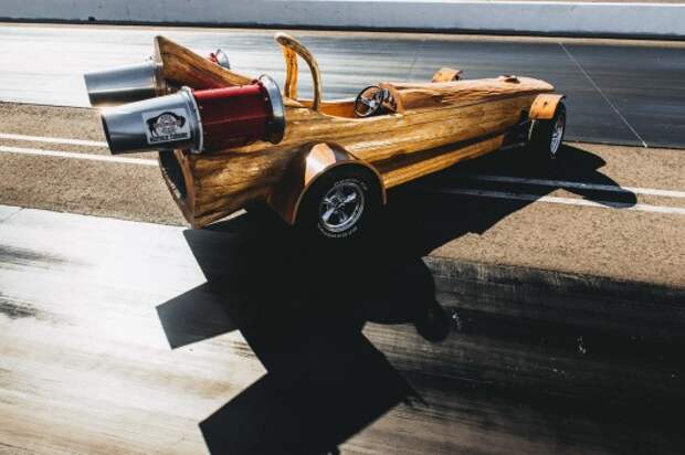 В Канаде построили самый быстрый в мире деревянный автомобиль