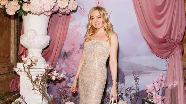 Рудковская в прозрачном кружеве и Барановская — леди-вамп: звезды на модной весенней вечеринке