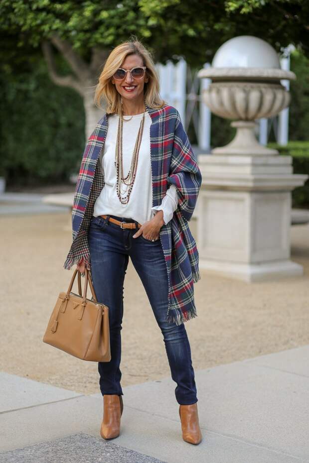 Jacket-Society-Our_new_Reversible_Plaid_And_Hounds_Tooth_Wrap-1089