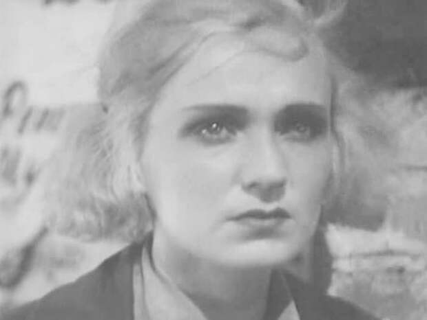 Ада Войцик в фильме *Партийный билет*, 1936 | Фото: kino-teatr.ru Ада Войцик в фильме *Партийный билет*, 1936 | Фото: kino-teatr.ru