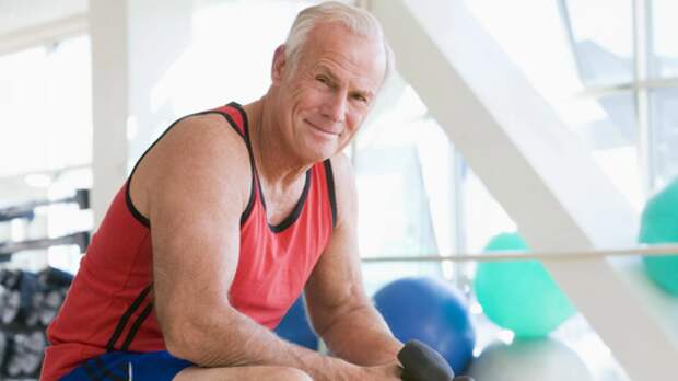 -Глава семьи муж, поэтому всем распоряжаться буду я. Сказал 58 летний ухажер, переехавший в мою квартиру. 1 моя фраза и он съехал.