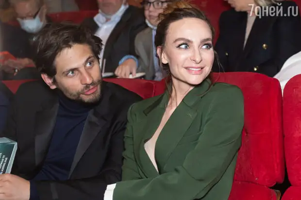 Александр Молочников: неудачные фильмы, театральный успех и роман с Екатериной Варнавой